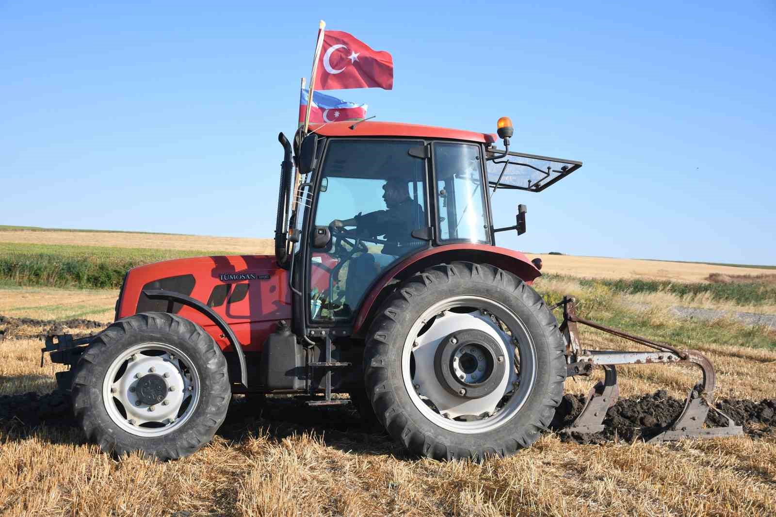 traktoruyle tarlaya yazdi bakude ankarada polad hasimov muzesi olsun 0 sIJOv7aM