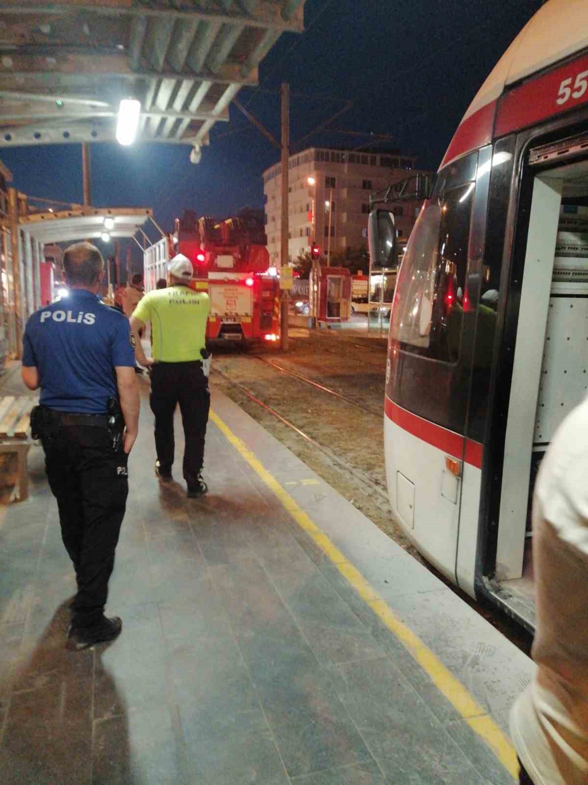 tramvayda yangin panigi 3 5hbHYOcI