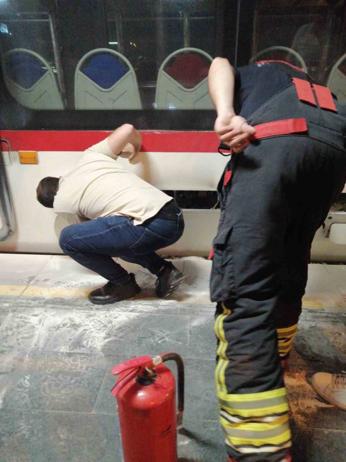 tramvayda yangin panigi 4