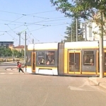 tramvaydan-tutunarak-paten-kayan-cocuklarin-tehlikeli-yolculugu-3HHs7Gvv.jpg
