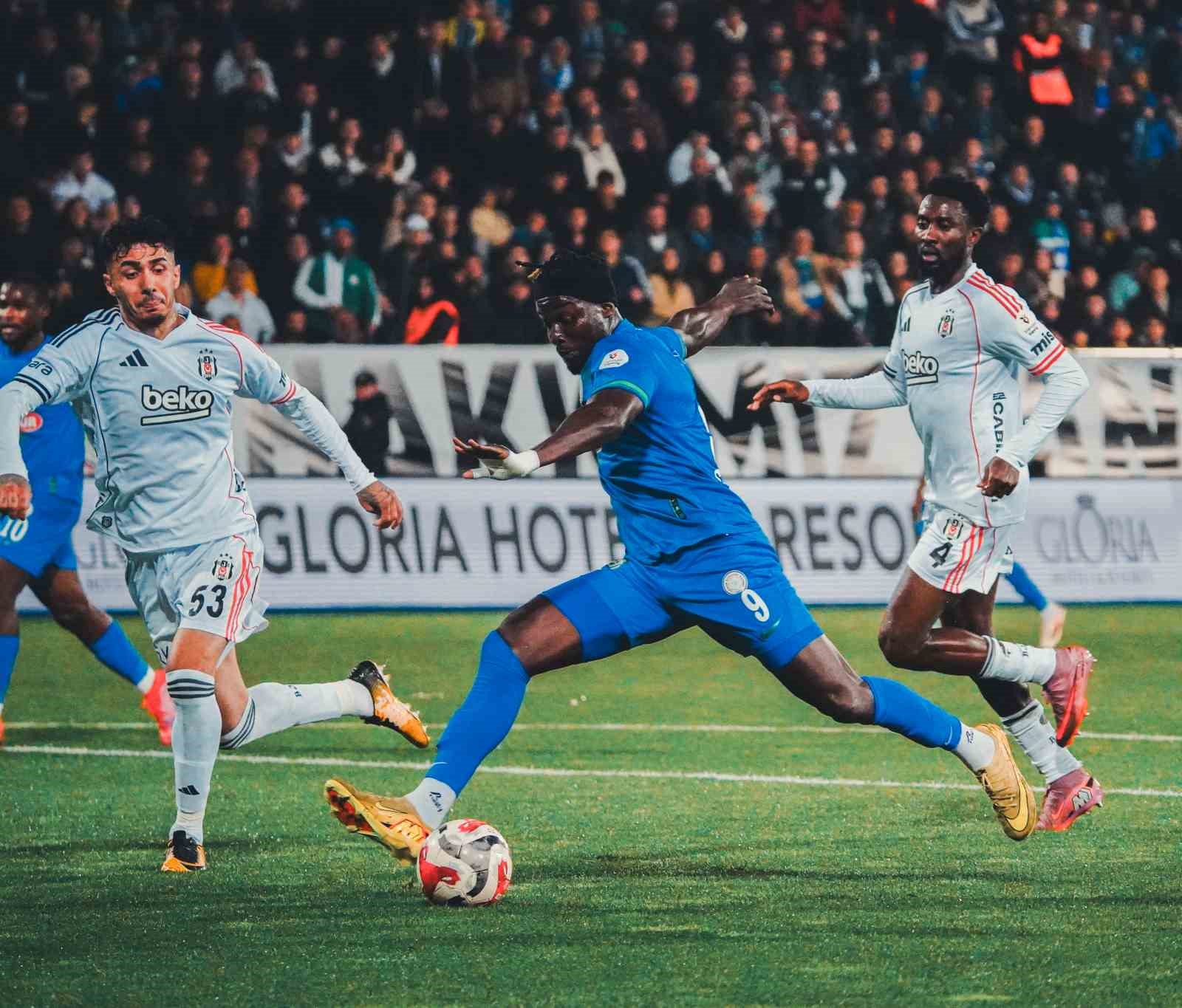 Tredyol Süper Lig: Çaykur Rizespor: 2 - Beşiktaş: 0 (İlk yarı) 14 tredyol super lig caykur rizespor 2 besiktas 0 ilk yari 10 bZdqaUE9