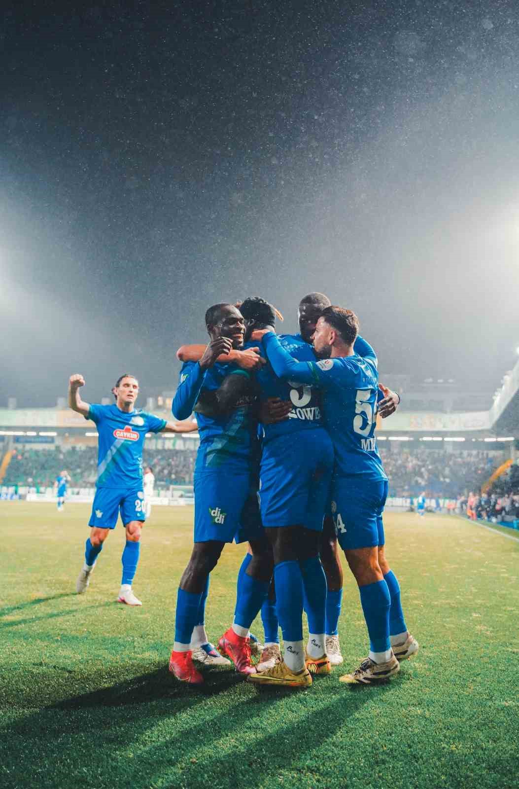 Tredyol Süper Lig: Çaykur Rizespor: 2 - Beşiktaş: 0 (İlk yarı) 18 tredyol super lig caykur rizespor 2 besiktas 0 ilk yari 14 kVubd9Iq