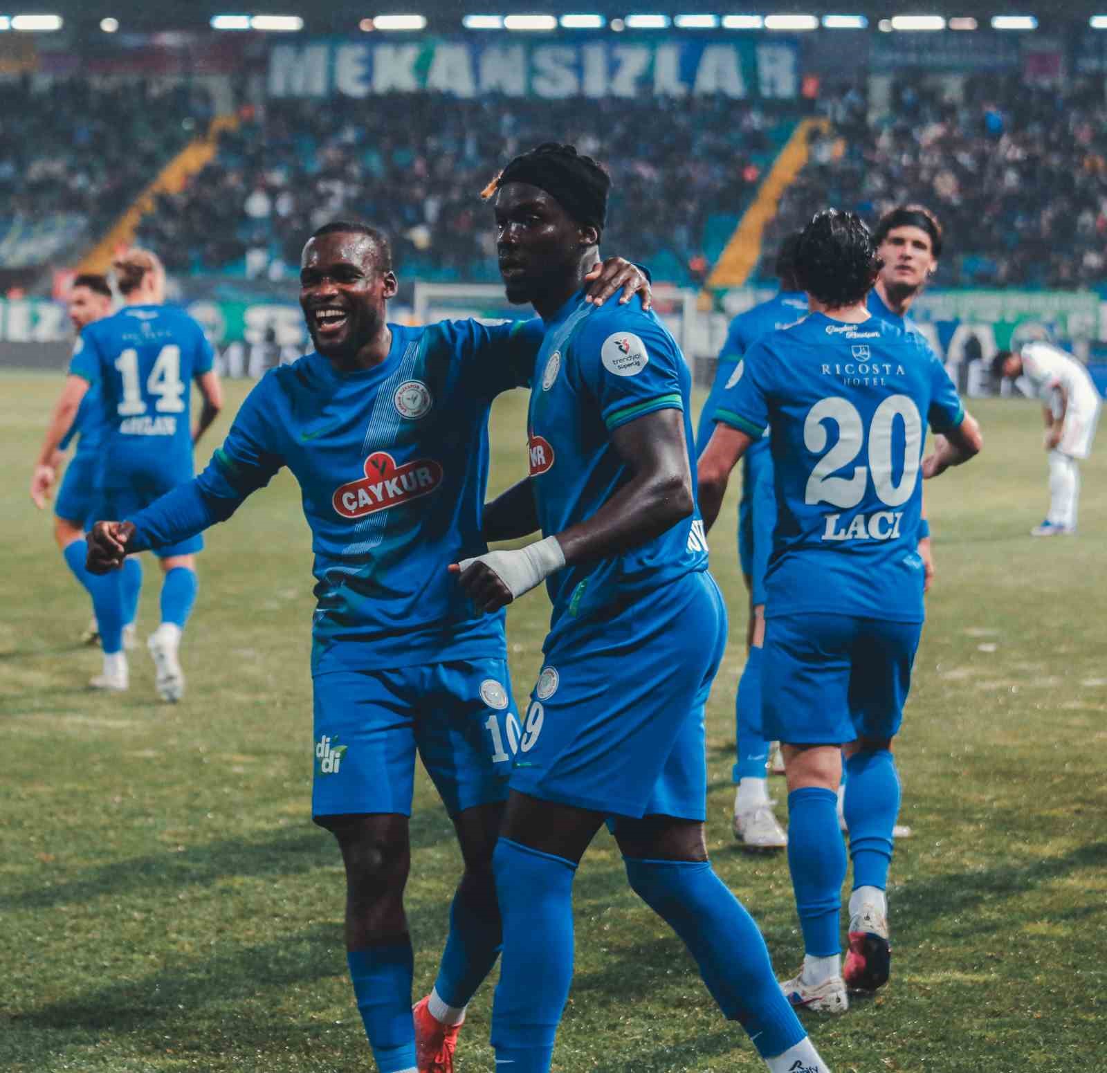 Tredyol Süper Lig: Çaykur Rizespor: 2 - Beşiktaş: 0 (İlk yarı) 7 tredyol super lig caykur rizespor 2 besiktas 0 ilk yari 3 bNGF5zhN