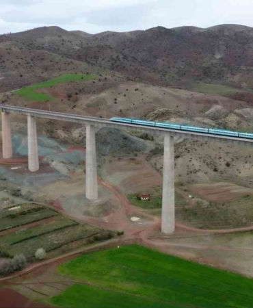 tren-biletlerinde-ogretmenlere-yuzde-50-indirim-W7Eulc3m.jpg