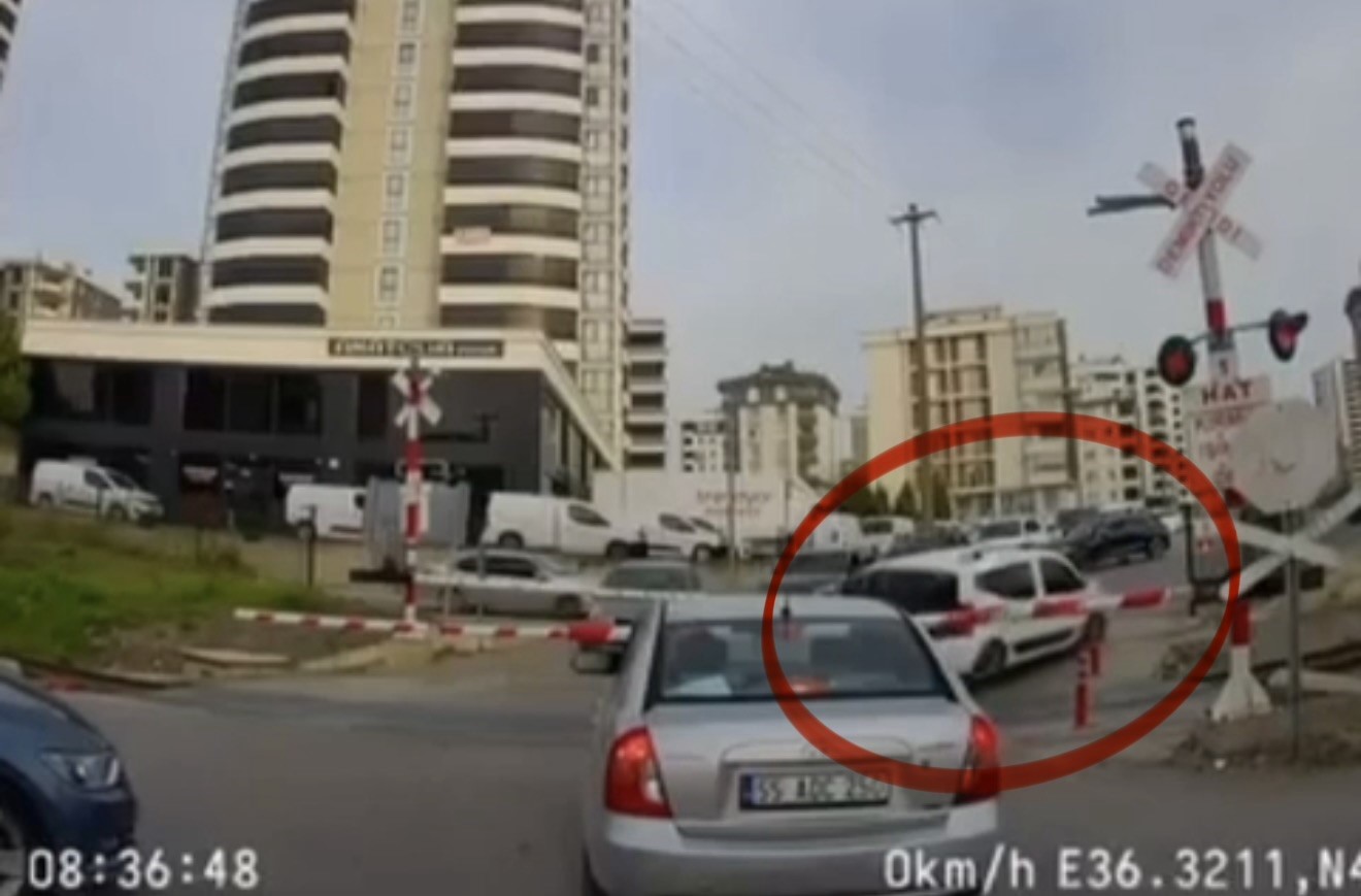 tren yolu hattinda trafik guvenligini tehlikeye dusuren surucuye ceza 3 YbLE2NaR