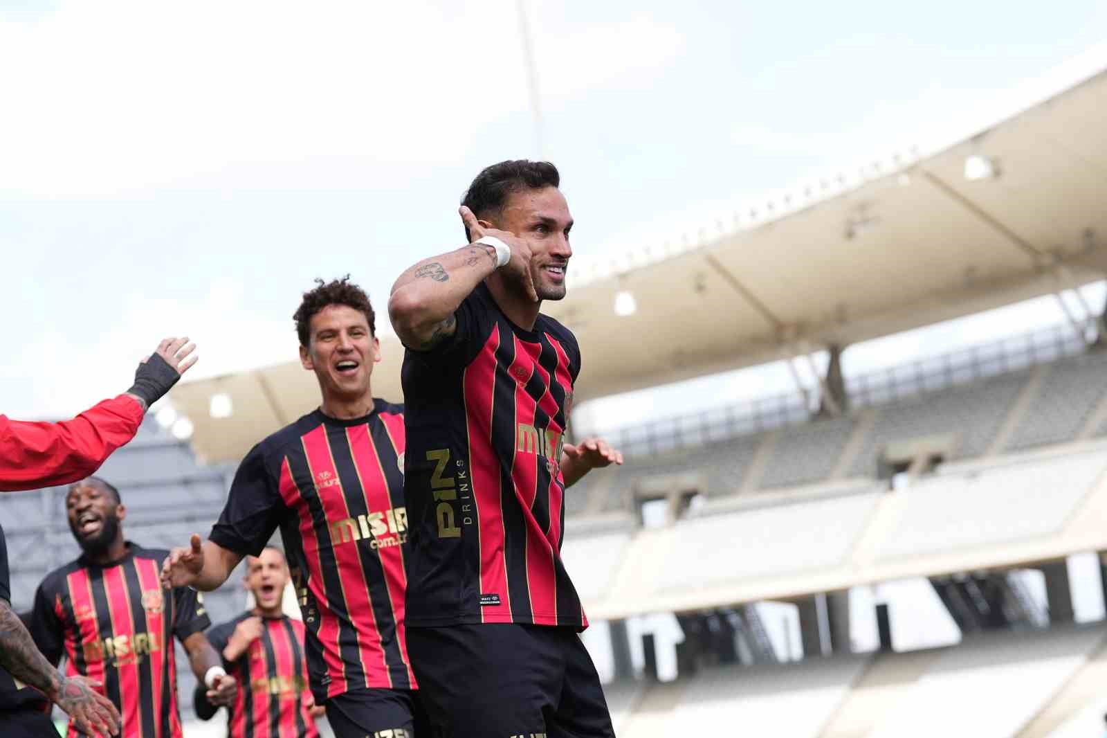 Trendyo Süper Lig: Fatih Karagümrük: 1 - Eyüpspor: 0 (Maç devam ediyor) 17 trendyo super lig fatih karagumruk 1 eyupspor 0 mac devam ediyor 13 CZjcMuON