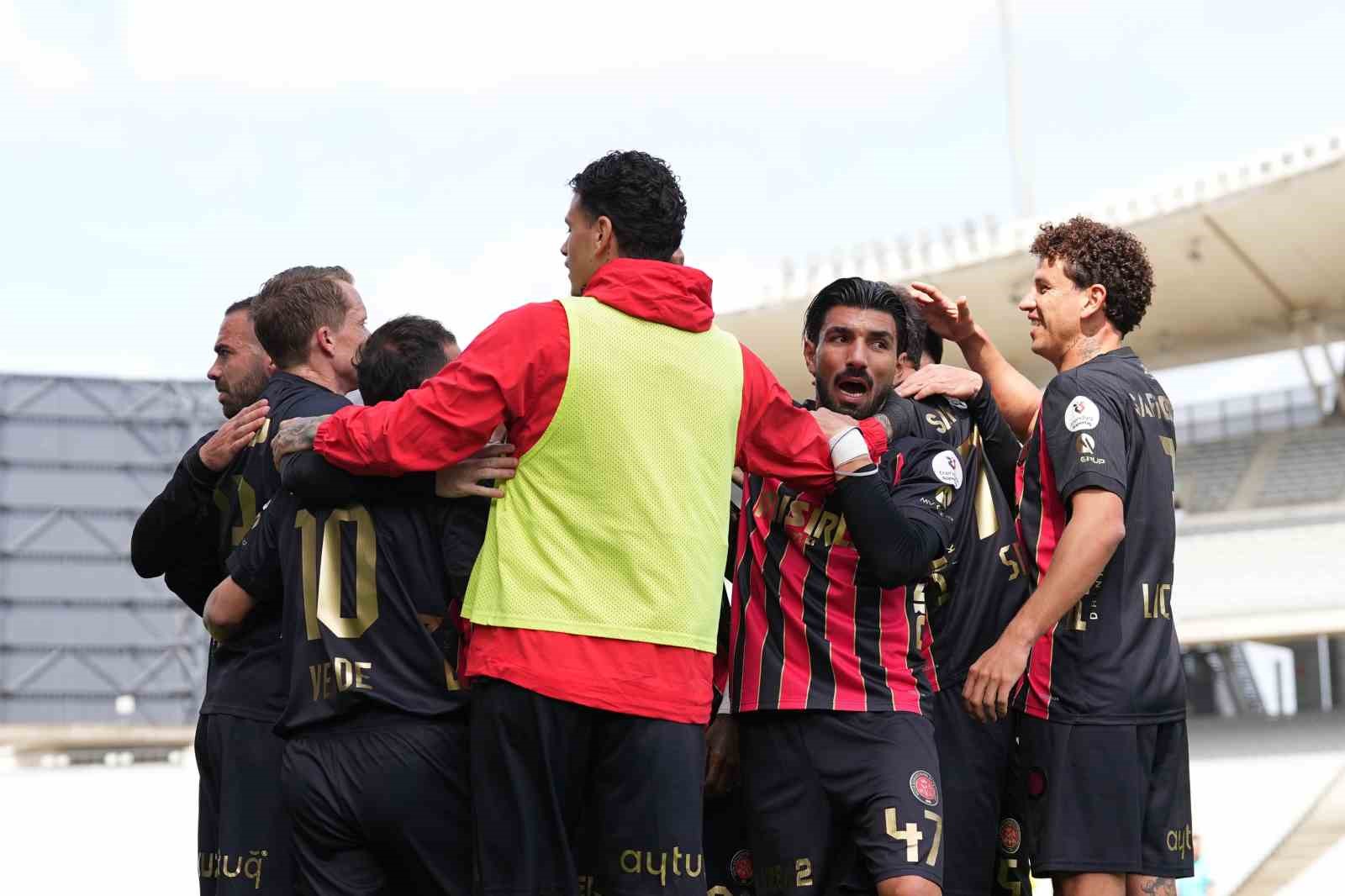 Trendyo Süper Lig: Fatih Karagümrük: 1 - Eyüpspor: 0 (Maç devam ediyor) 20 trendyo super lig fatih karagumruk 1 eyupspor 0 mac devam ediyor 16 C7XPl14q