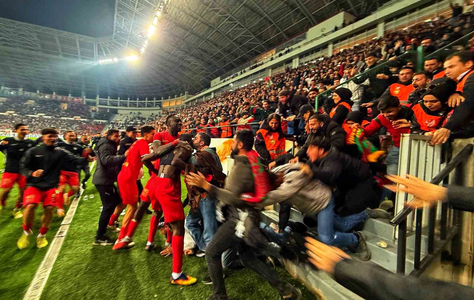 Trendyol 1. Lig: Amed Sportif Faaliyetler: 1 - Vanspor FK: 0 6 trendyol 1 lig amed sportif faaliyetler 1 vanspor fk 0 2 dDEaYhlc