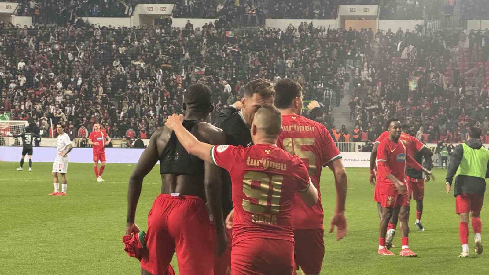 Trendyol 1. Lig: Amed Sportif Faaliyetler: 1 - Vanspor FK: 0 8 trendyol 1 lig amed sportif faaliyetler 1 vanspor fk 0 4 QewmFUvr