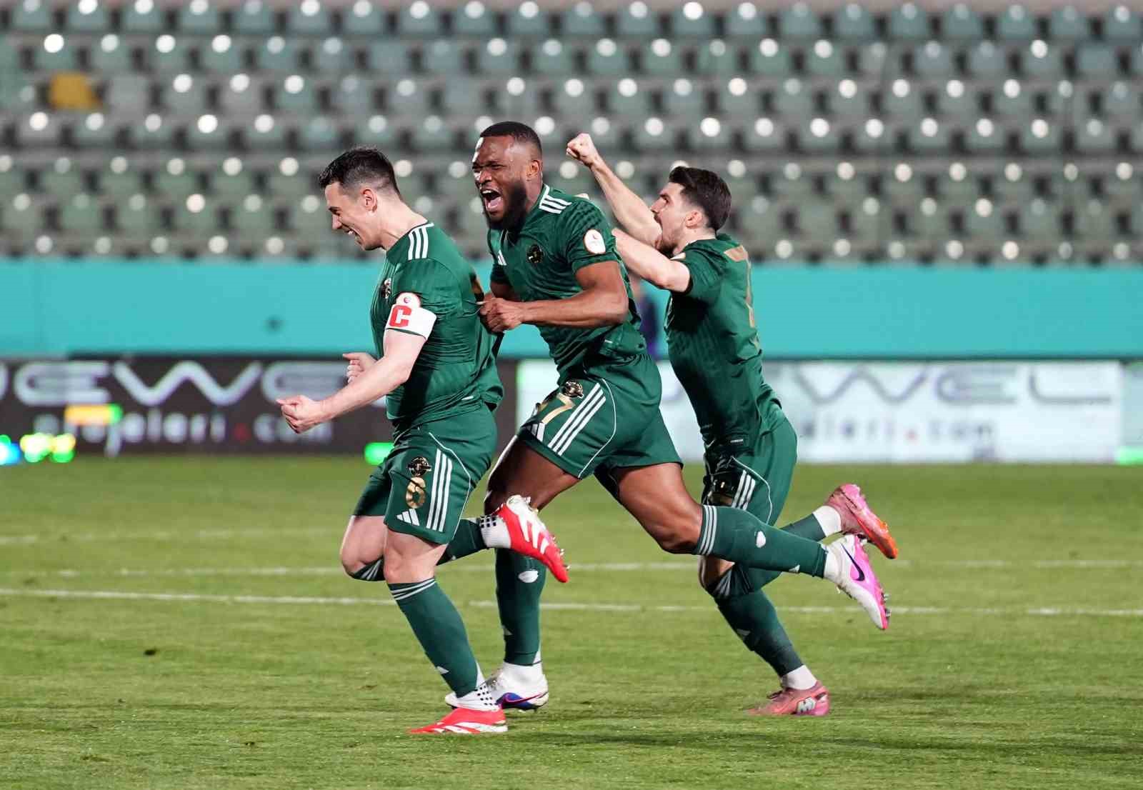 Trendyol 1. Lig: Esenler Erokspor: 1 - Amed Sportif Faaliyetler: 1 18 trendyol 1 lig esenler erokspor 1 amed sportif faaliyetler 1 14 3pL4UDwE