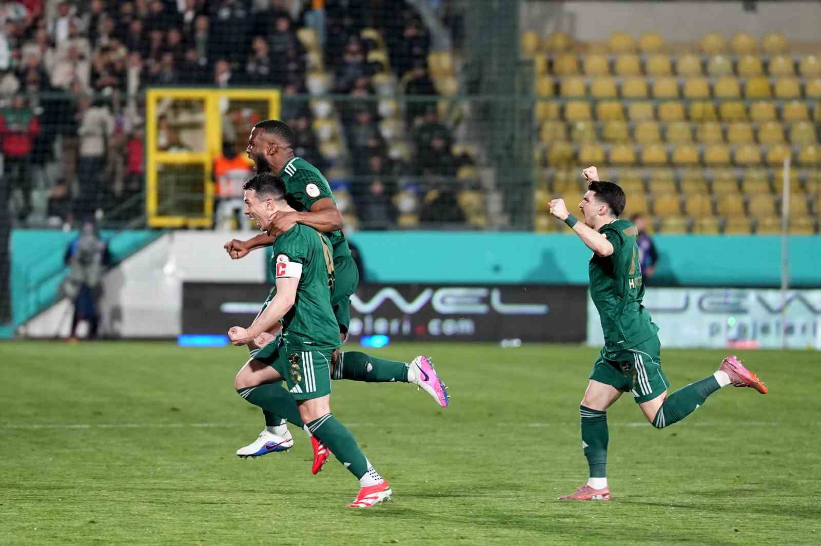 Trendyol 1. Lig: Esenler Erokspor: 1 - Amed Sportif Faaliyetler: 1 20 trendyol 1 lig esenler erokspor 1 amed sportif faaliyetler 1 16 FXQey24w