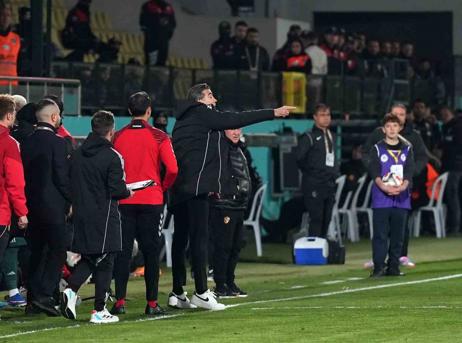 Trendyol 1. Lig: Esenler Erokspor: 1 - Amed Sportif Faaliyetler: 1 26 trendyol 1 lig esenler erokspor 1 amed sportif faaliyetler 1 22 r1lgMP21