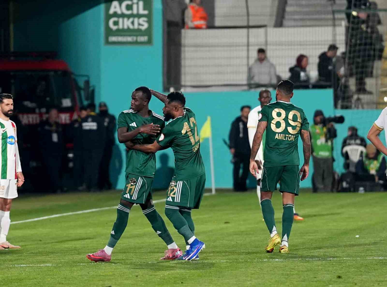 Trendyol 1. Lig: Esenler Erokspor: 1 - Amed Sportif Faaliyetler: 1 28 trendyol 1 lig esenler erokspor 1 amed sportif faaliyetler 1 24 cqzfQnYI