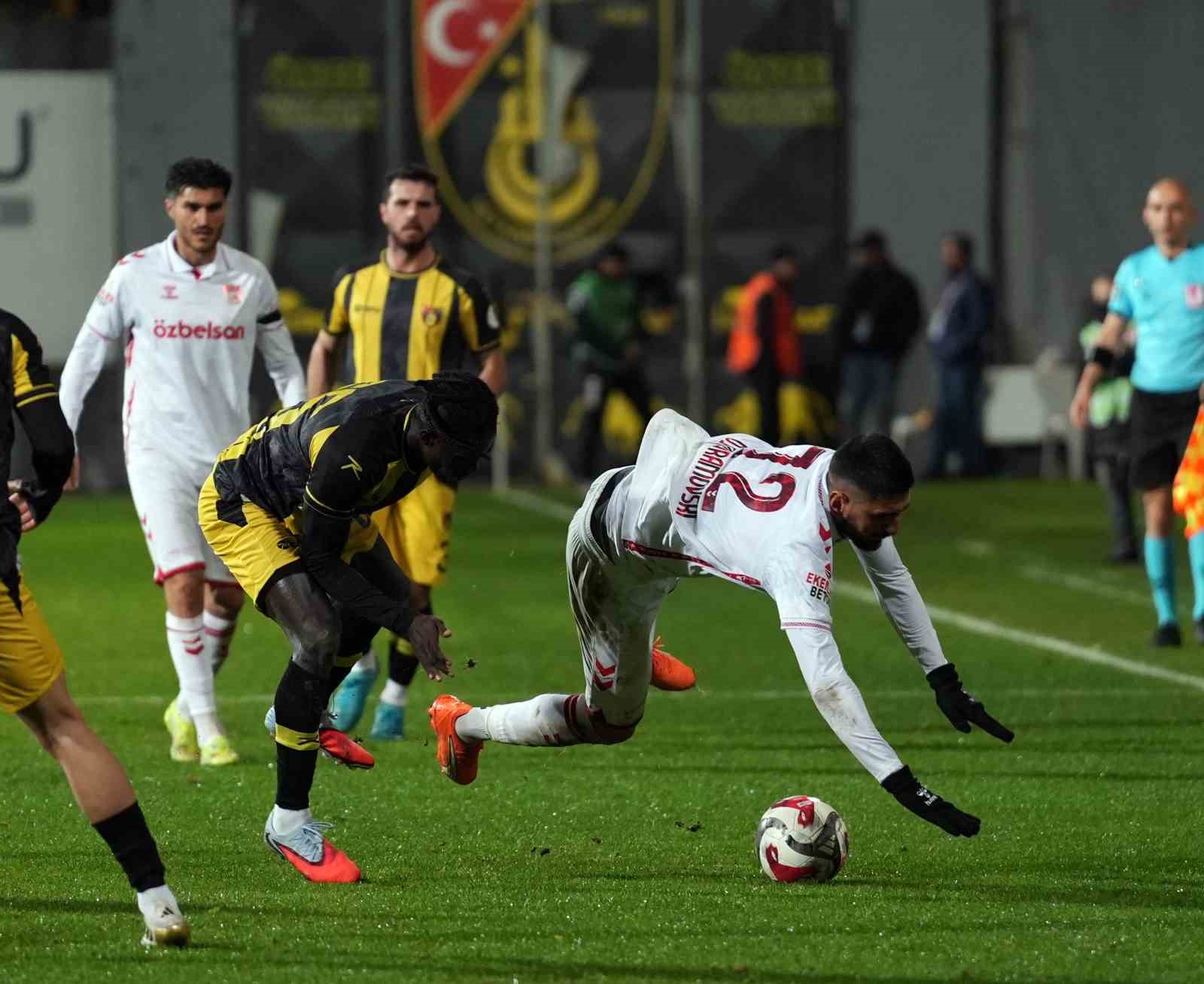 Trendyol 1. Lig: İstanbulspor: 2 - Özbelsan Sivasspor: 1 17 trendyol 1 lig istanbulspor 2 ozbelsan sivasspor 1 13