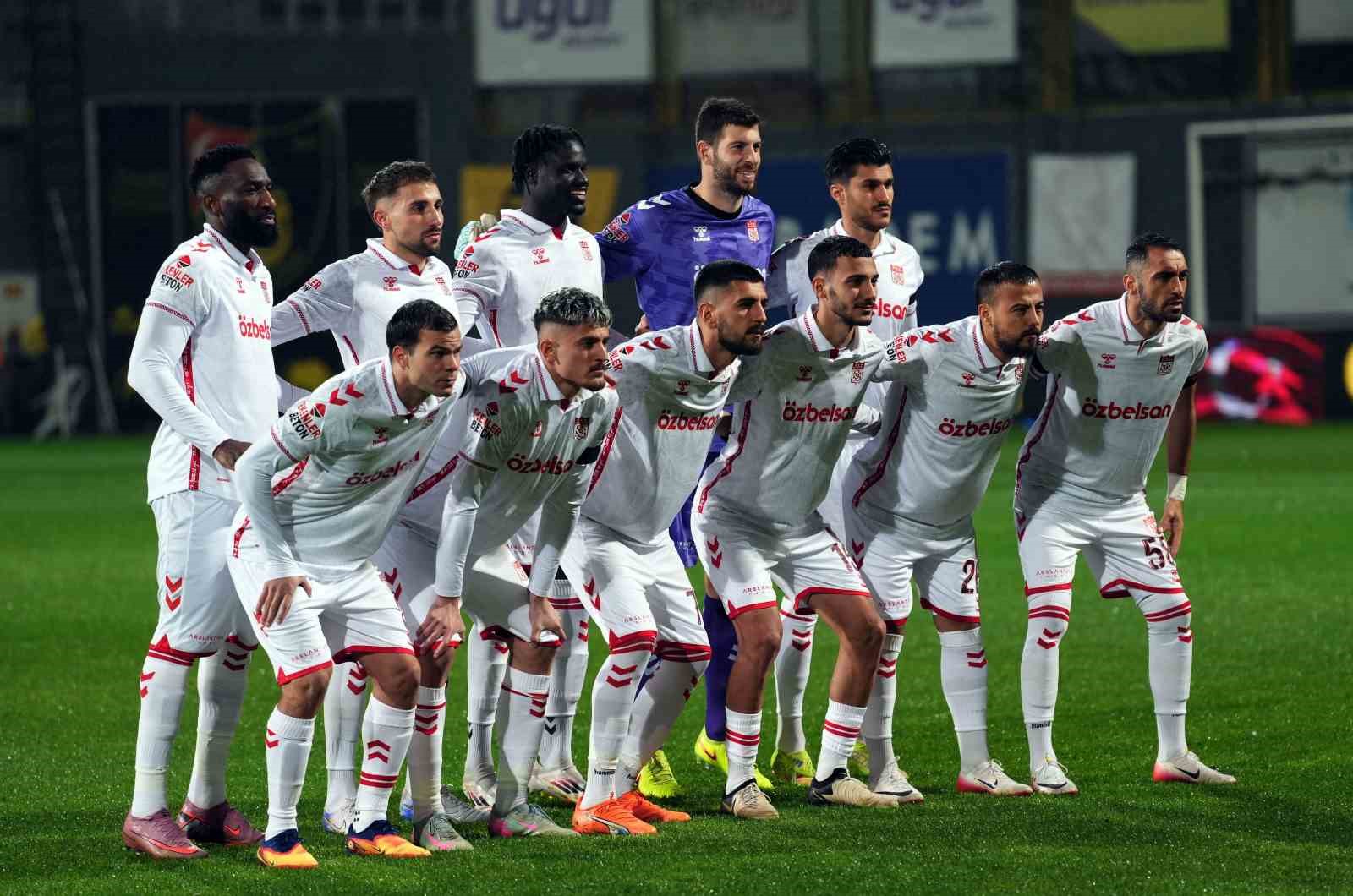 Trendyol 1. Lig: İstanbulspor: 2 - Özbelsan Sivasspor: 1 30 trendyol 1 lig istanbulspor 2 ozbelsan sivasspor 1 26 vT5ypibk