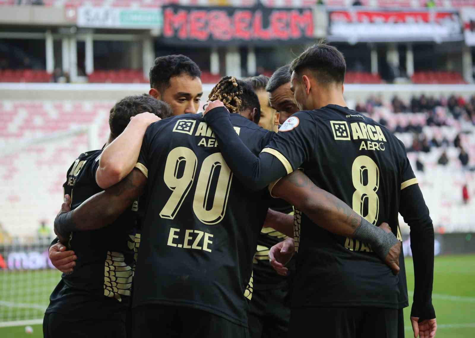 Trendyol 1. Lig: Özbelsan Sivasspor: 1 - Çorum FK: 1 14 trendyol 1 lig ozbelsan sivasspor 1 corum fk 1 10 nHIu6NP3