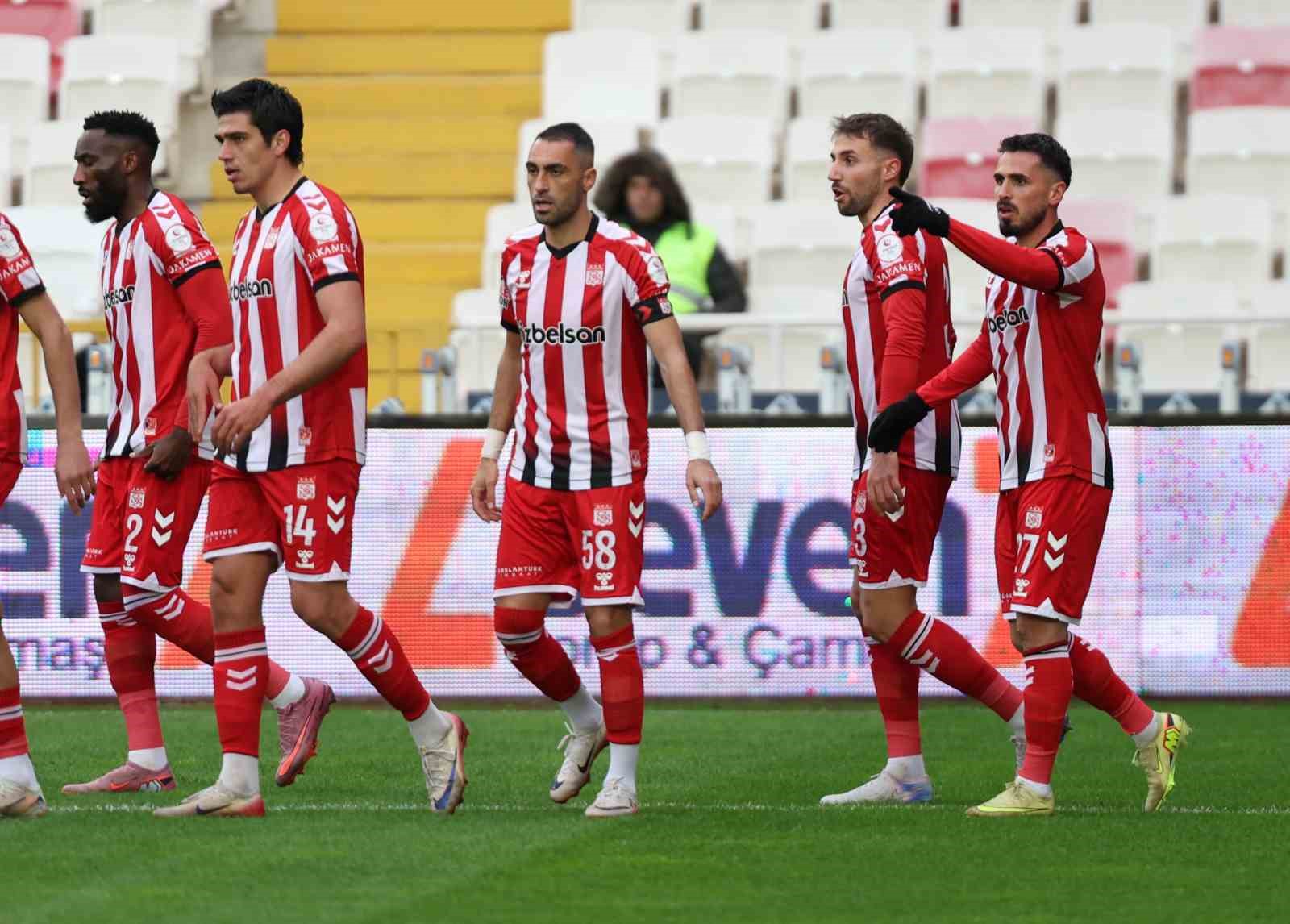 Trendyol 1. Lig: Özbelsan Sivasspor: 1 - Çorum FK: 1 23 trendyol 1 lig ozbelsan sivasspor 1 corum fk 1 19 LkYnkvdI
