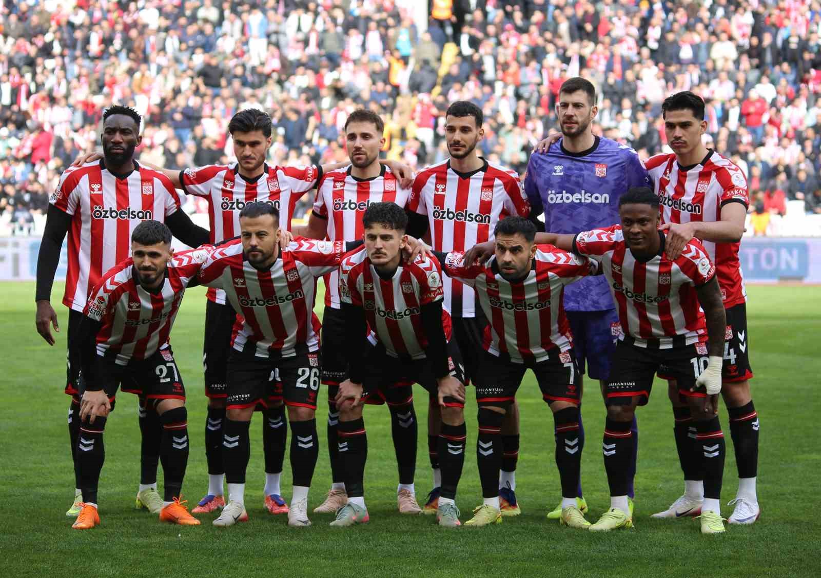 Trendyol 1. Lig: Özbelsan Sivasspor: 1 - Esenler Erokspor: 3 10 trendyol 1 lig ozbelsan sivasspor 1 esenler erokspor 3 6 EglO7Akl