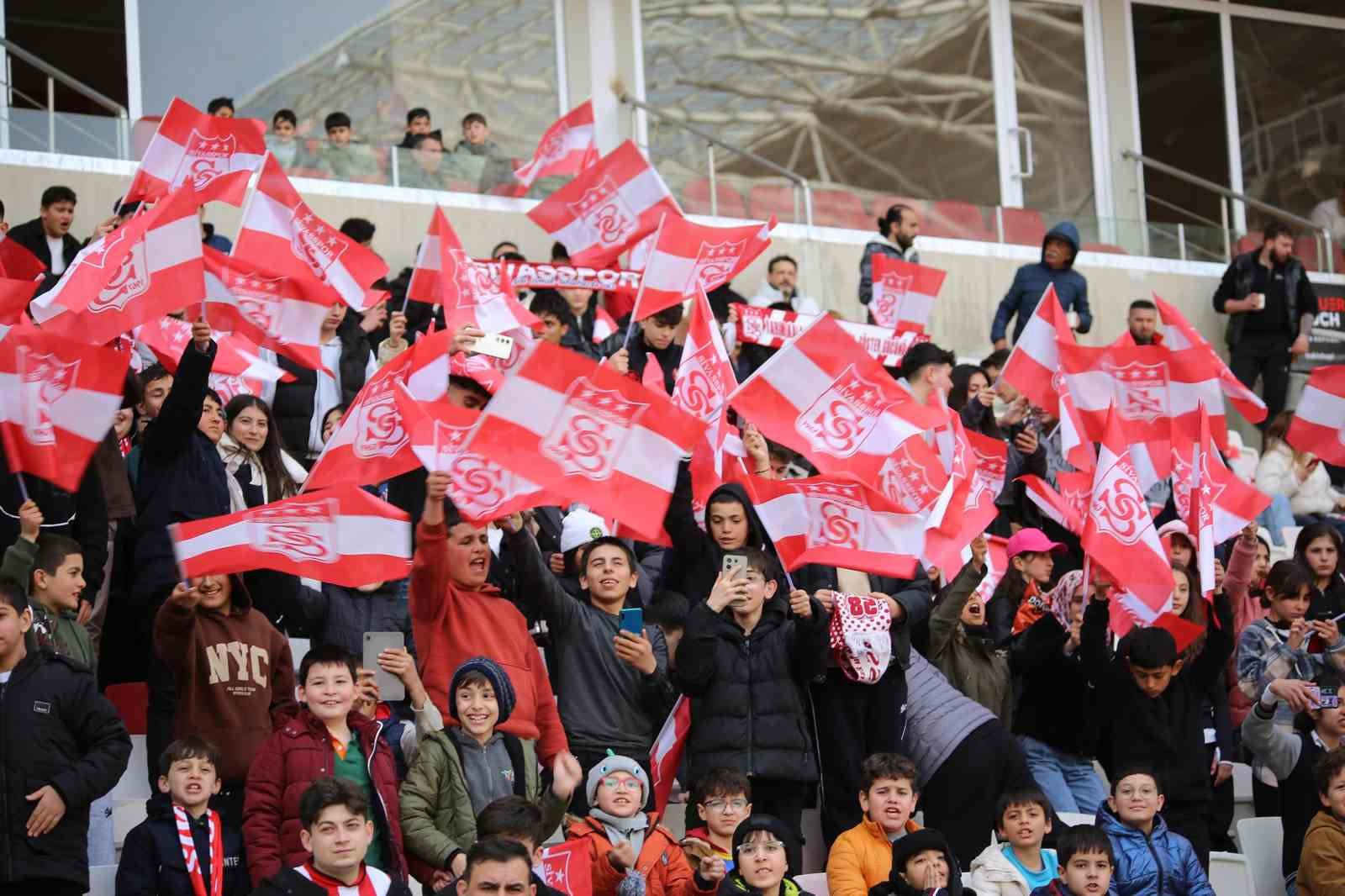 Trendyol 1. Lig: Özbelsan Sivasspor: 1 - İstanbulspor: 3 6 trendyol 1 lig ozbelsan sivasspor 1 istanbulspor 3 2 SHsdcMT3