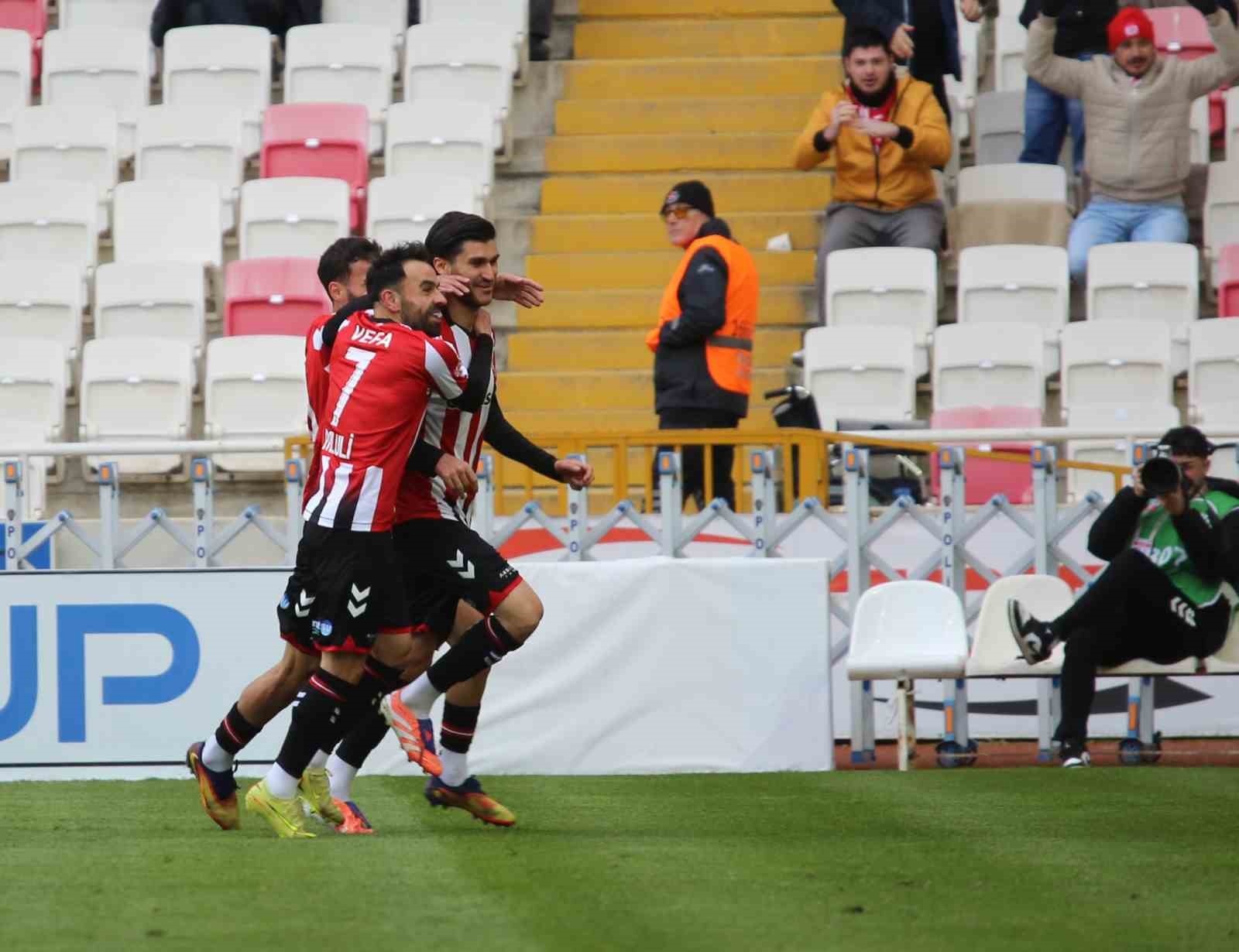 Trendyol 1. Lig: Özbelsan Sivasspor: 1 - İstanbulspor: 3 13 trendyol 1 lig ozbelsan sivasspor 1 istanbulspor 3 9 UXKqzWIS