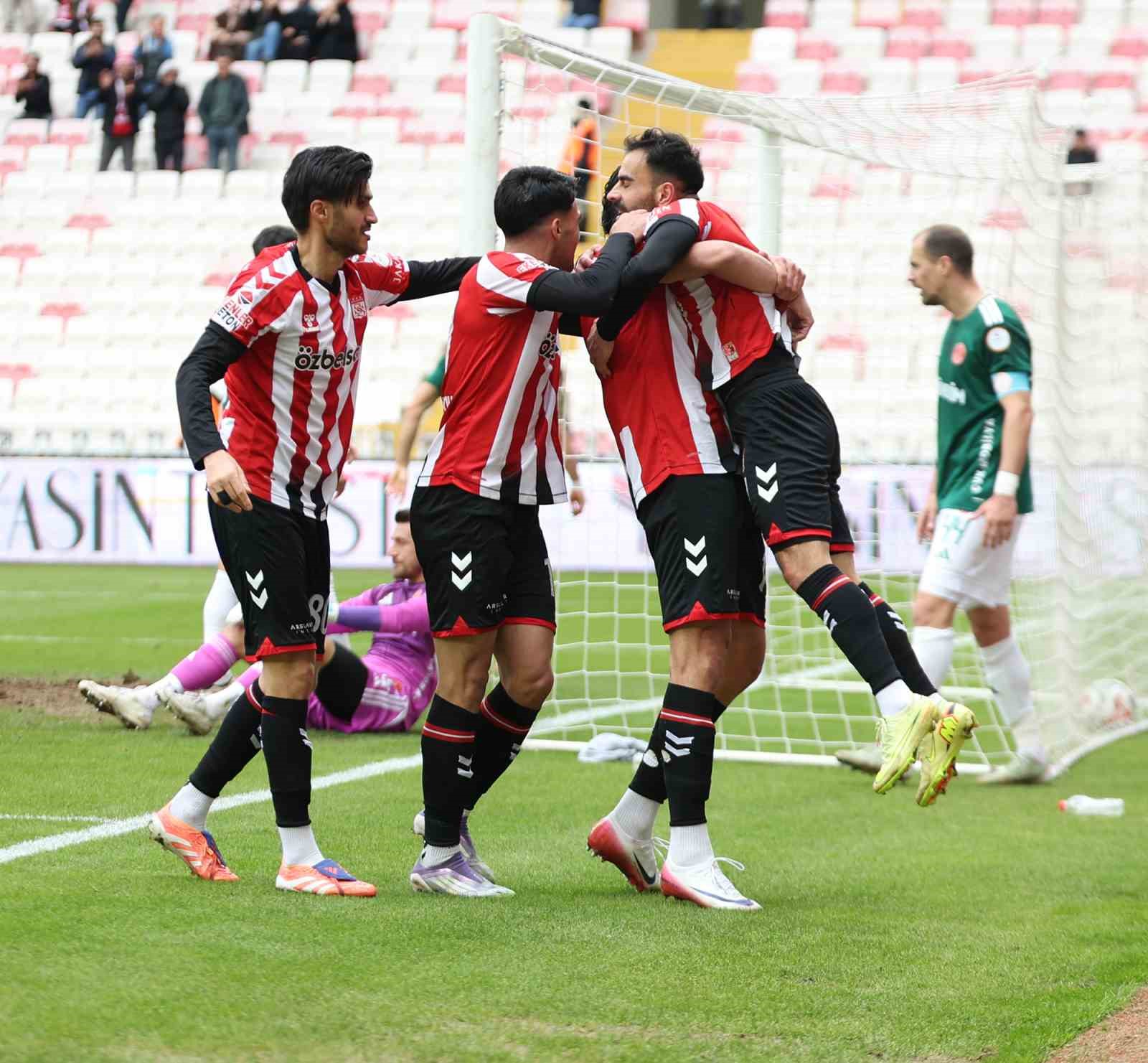 Trendyol 1. Lig: Özbelsan Sivasspor: 1 - Ümraniyespor: 0 19 trendyol 1 lig ozbelsan sivasspor 1 umraniyespor 0 15 tRb9ifDU