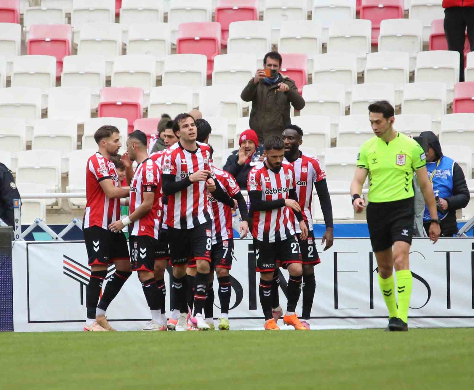 Trendyol 1. Lig: Özbelsan Sivasspor: 1 - Ümraniyespor: 0 9 trendyol 1 lig ozbelsan sivasspor 1 umraniyespor 0 5 LevESjRW