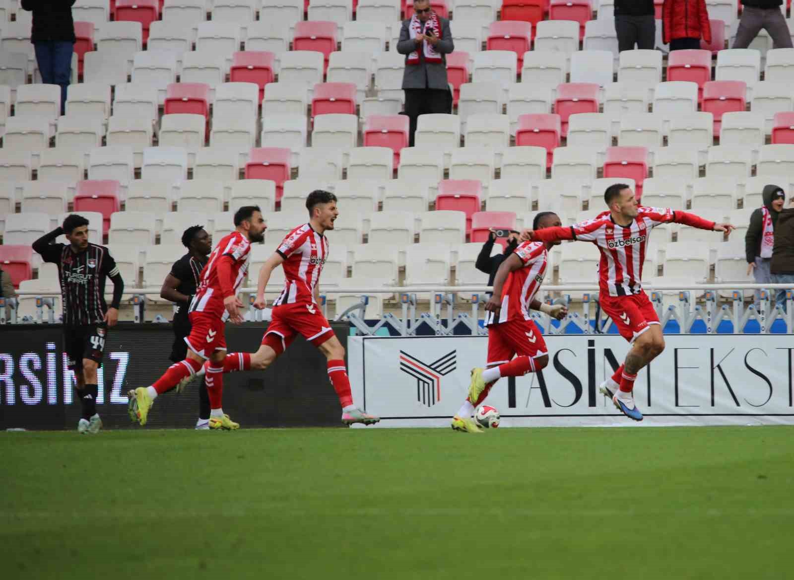 Trendyol 1. Lig: Özbelsan Sivasspor: 3 - Vanspor FK: 3 20 trendyol 1 lig ozbelsan sivasspor 3 vanspor fk 3 16 O5ZnMjUX