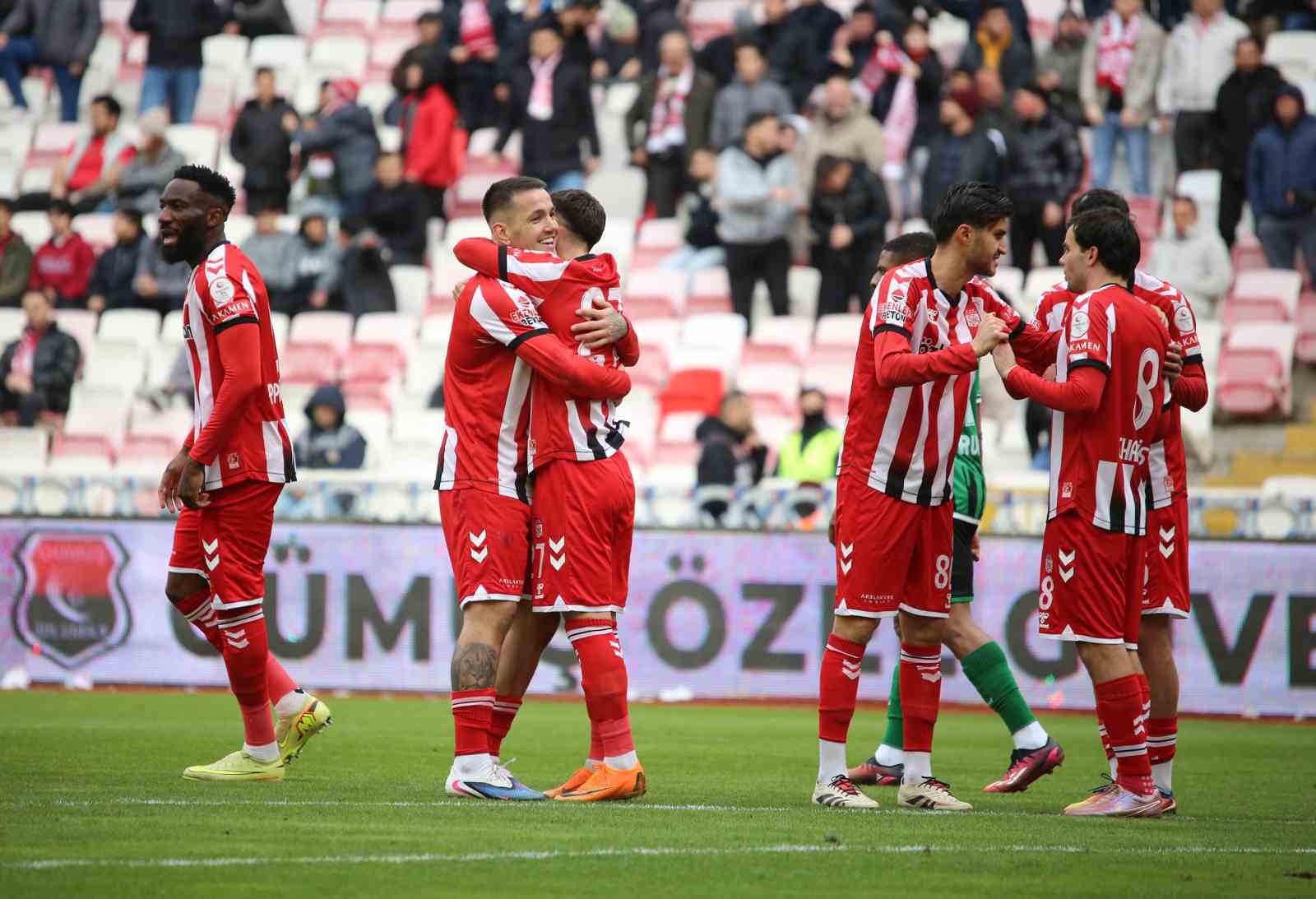 trendyol 1 lig ozbelsan sivasspor 4 sakaryaspor 1 10 URyystH1