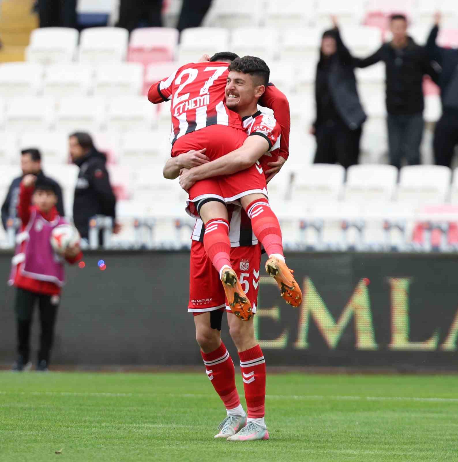 trendyol 1 lig ozbelsan sivasspor 4 sakaryaspor 1 12 97HuRg6O