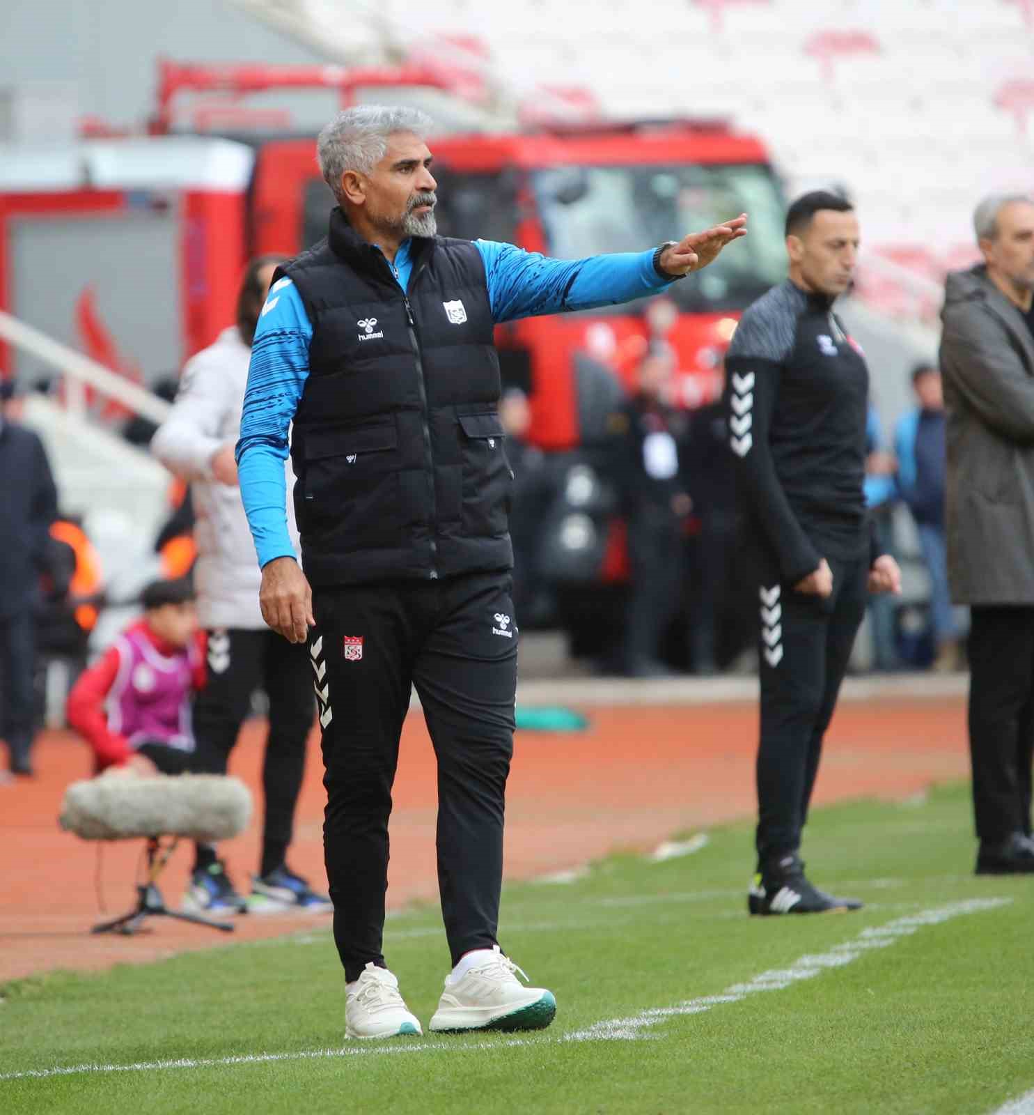 trendyol 1 lig ozbelsan sivasspor 4 sakaryaspor 1 14