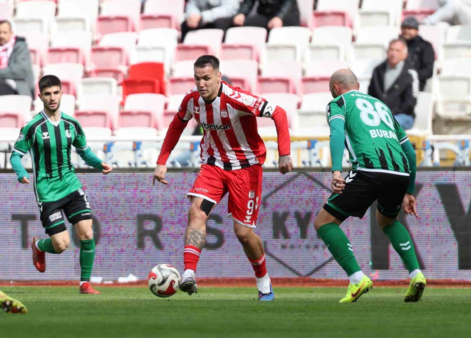 trendyol 1 lig ozbelsan sivasspor 4 sakaryaspor 1 4 94KHyNI1