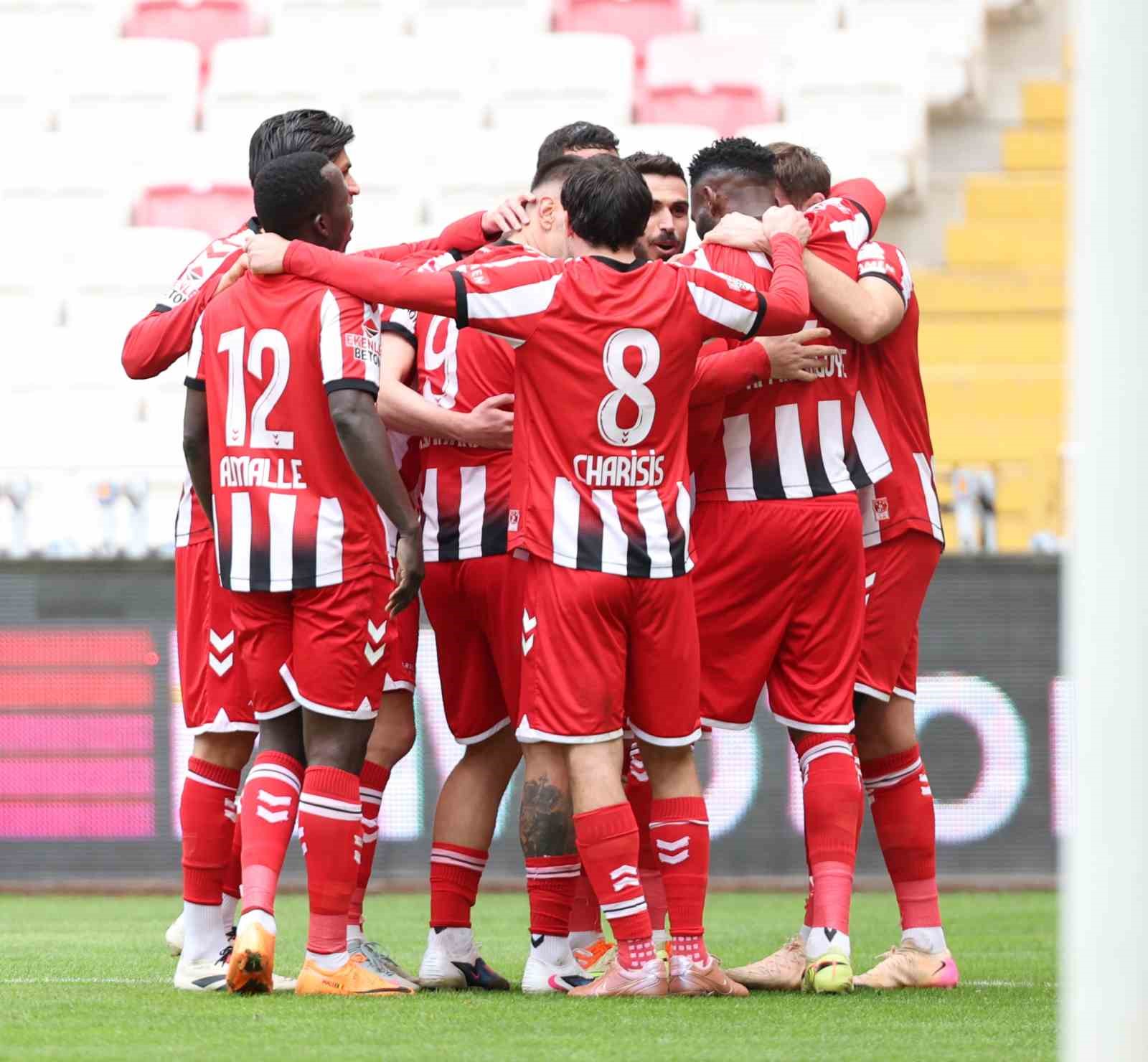 trendyol 1 lig ozbelsan sivasspor 4 sakaryaspor 1 5 BiDQZI1L