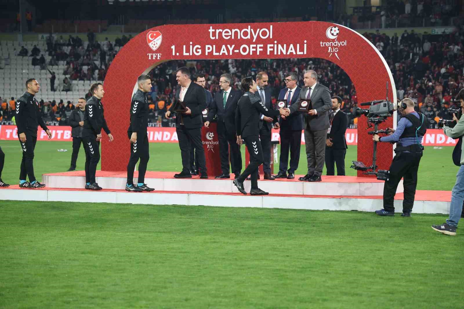 Trendyol 1. Lig play-off şampiyonu Çorum FK kupasına kavuştu 5 trendyol 1 lig play off sampiyonu corum fk kupasina kavustu 1