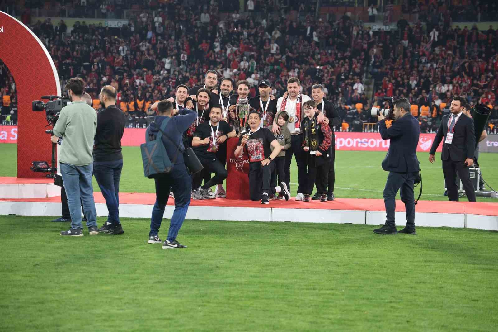 Trendyol 1. Lig play-off şampiyonu Çorum FK kupasına kavuştu 9 trendyol 1 lig play off sampiyonu corum fk kupasina kavustu 5