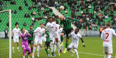 trendyol-1-lig-sakaryaspor-2-vanspor-fk-1-aw1hL76L.jpg