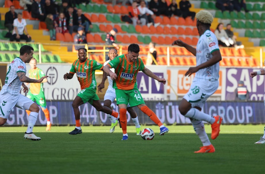 Trendyol Süper Lig: Alanyaspor: 1 - Konyaspor: 0 (İlk yarı) 6 trendyol super lig alanyaspor 1 konyaspor 0 ilk yari 2 O4aY1OsB