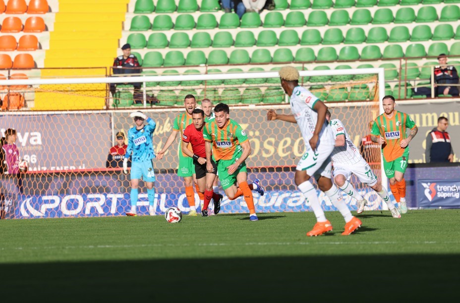 Trendyol Süper Lig: Alanyaspor: 1 - Konyaspor: 0 (İlk yarı) 7 trendyol super lig alanyaspor 1 konyaspor 0 ilk yari 3 rJdNqFLG