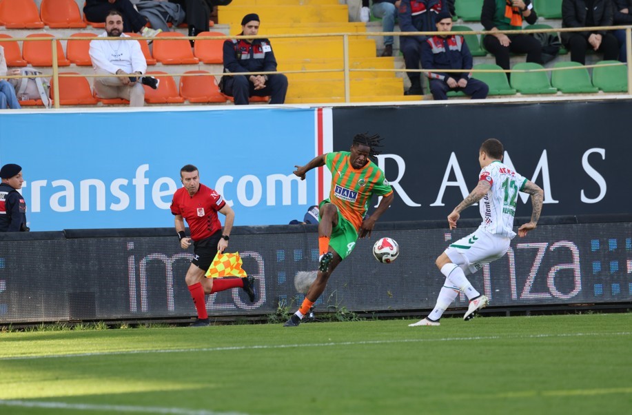 Trendyol Süper Lig: Alanyaspor: 1 - Konyaspor: 0 (İlk yarı) 8 trendyol super lig alanyaspor 1 konyaspor 0 ilk yari 4