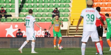trendyol-super-lig-alanyaspor-1-konyaspor-0-ilk-yari-JscXtbf4.jpg