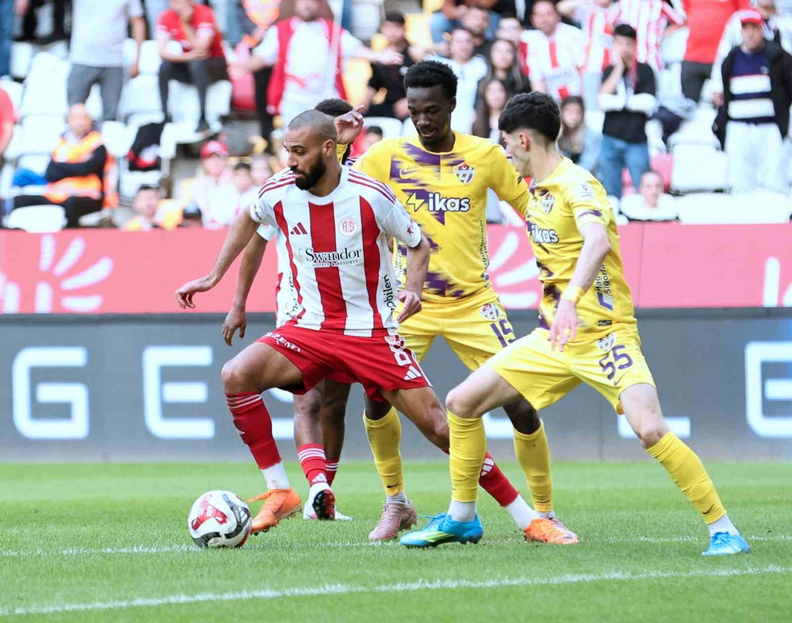 trendyol super lig antalyaspor 0 eyupspor 0 ilk yari 12 PiuXAK68