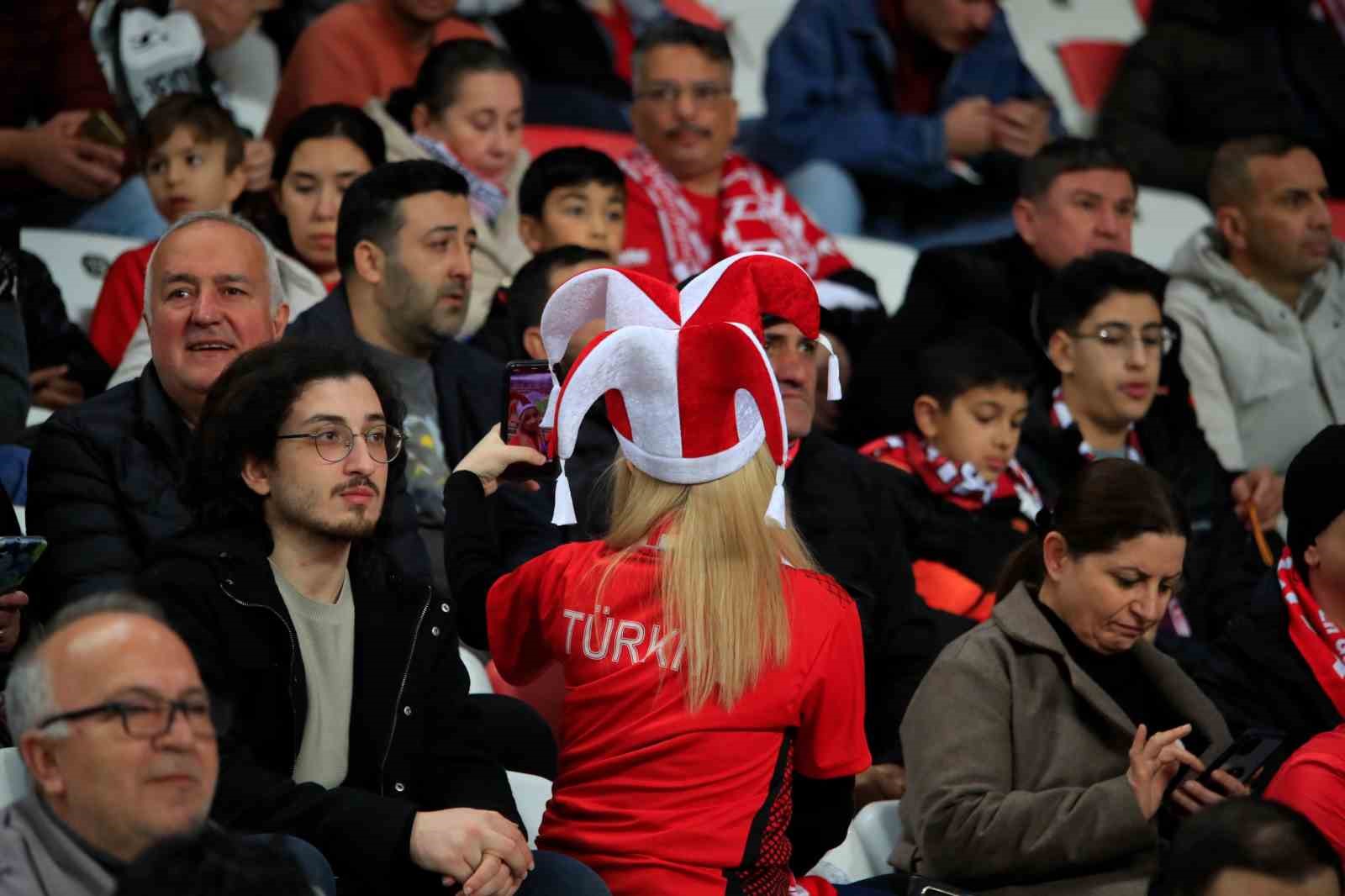 trendyol super lig antalyaspor 0 fenerbahce 0 mac devam ediyor 24 UEnWyzJM