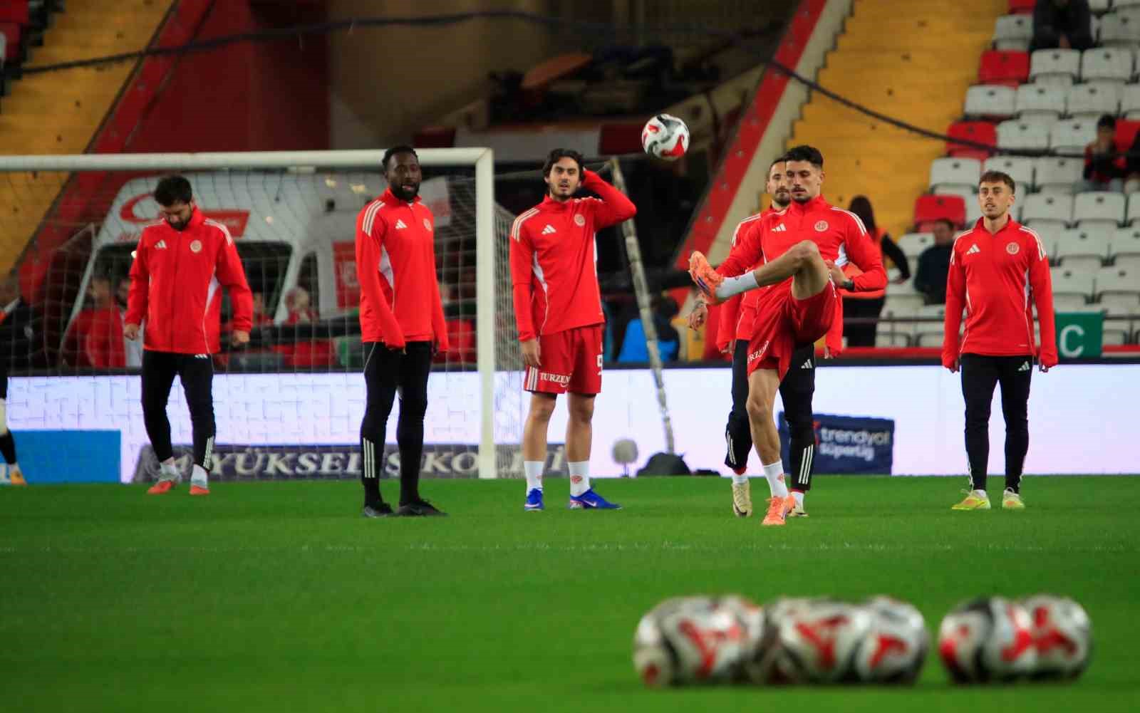 trendyol super lig antalyaspor 0 fenerbahce 0 mac devam ediyor 25 RKYkWF78