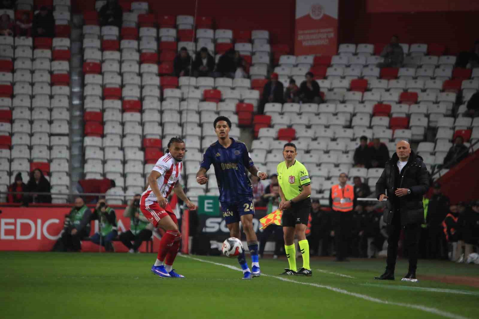 trendyol super lig antalyaspor 0 fenerbahce 0 mac devam ediyor 7 AuvGtrE1