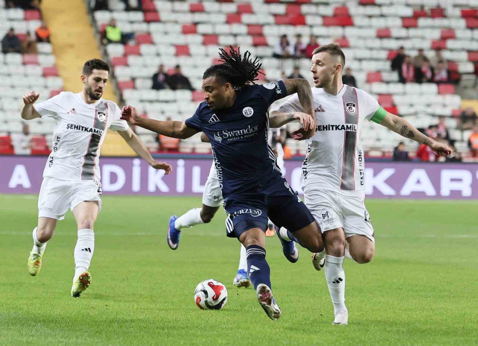 trendyol super lig antalyaspor 0 gaziantep fk 0 ilk yari 3 j8dqg1Zq