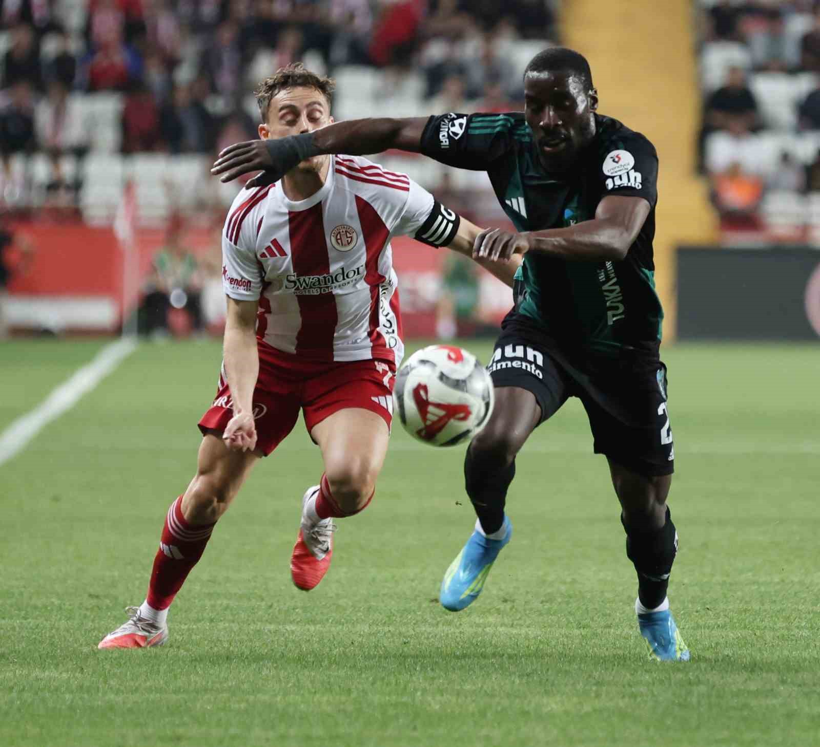 trendyol super lig antalyaspor 0 kocaelispor 0 ilk yari 1 25GaOZTp
