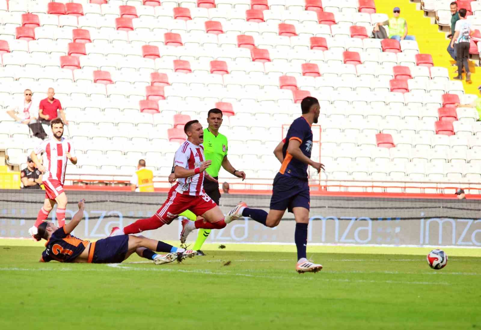trendyol super lig antalyaspor 0 rams basaksehir 2 ilk yari 1