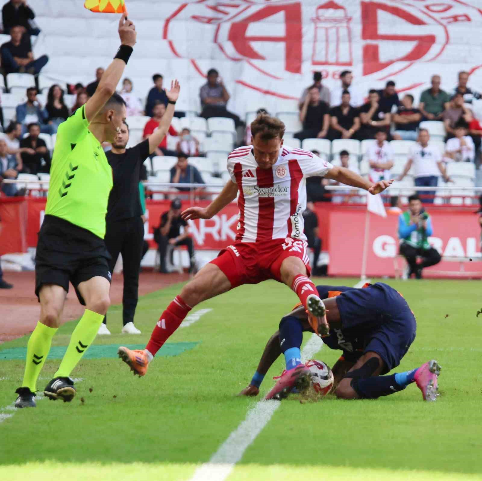 trendyol super lig antalyaspor 0 rams basaksehir 2 ilk yari 10 vVmNMLFR