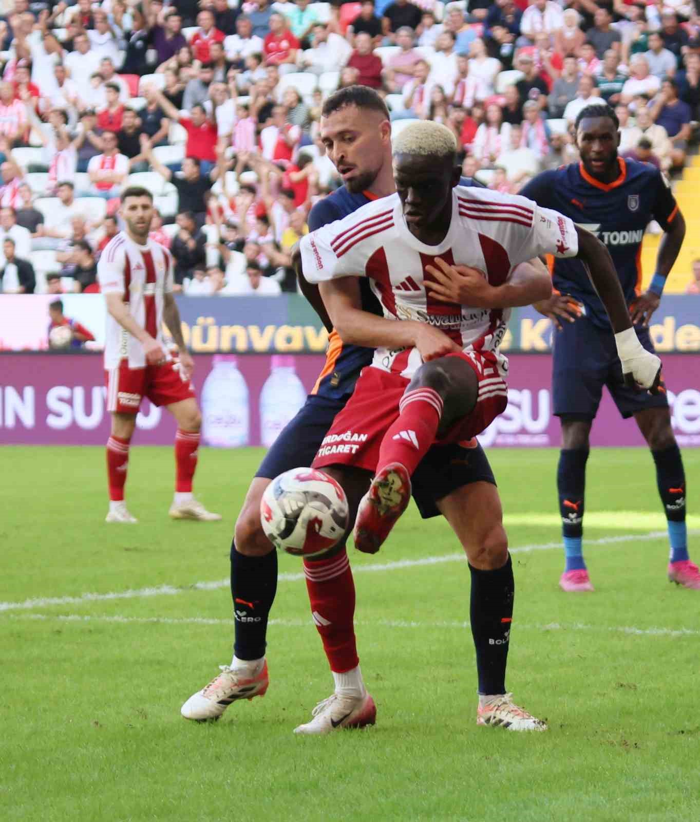 trendyol super lig antalyaspor 0 rams basaksehir 2 ilk yari 15 SczmlUbX