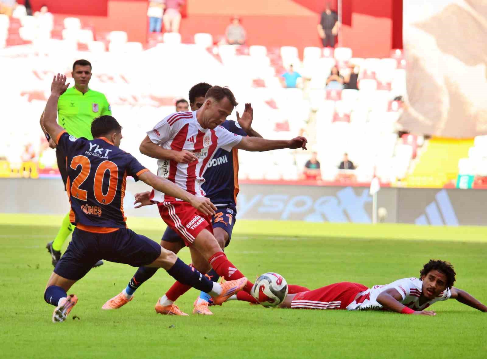 trendyol super lig antalyaspor 0 rams basaksehir 2 ilk yari 4 N2CYlv3l