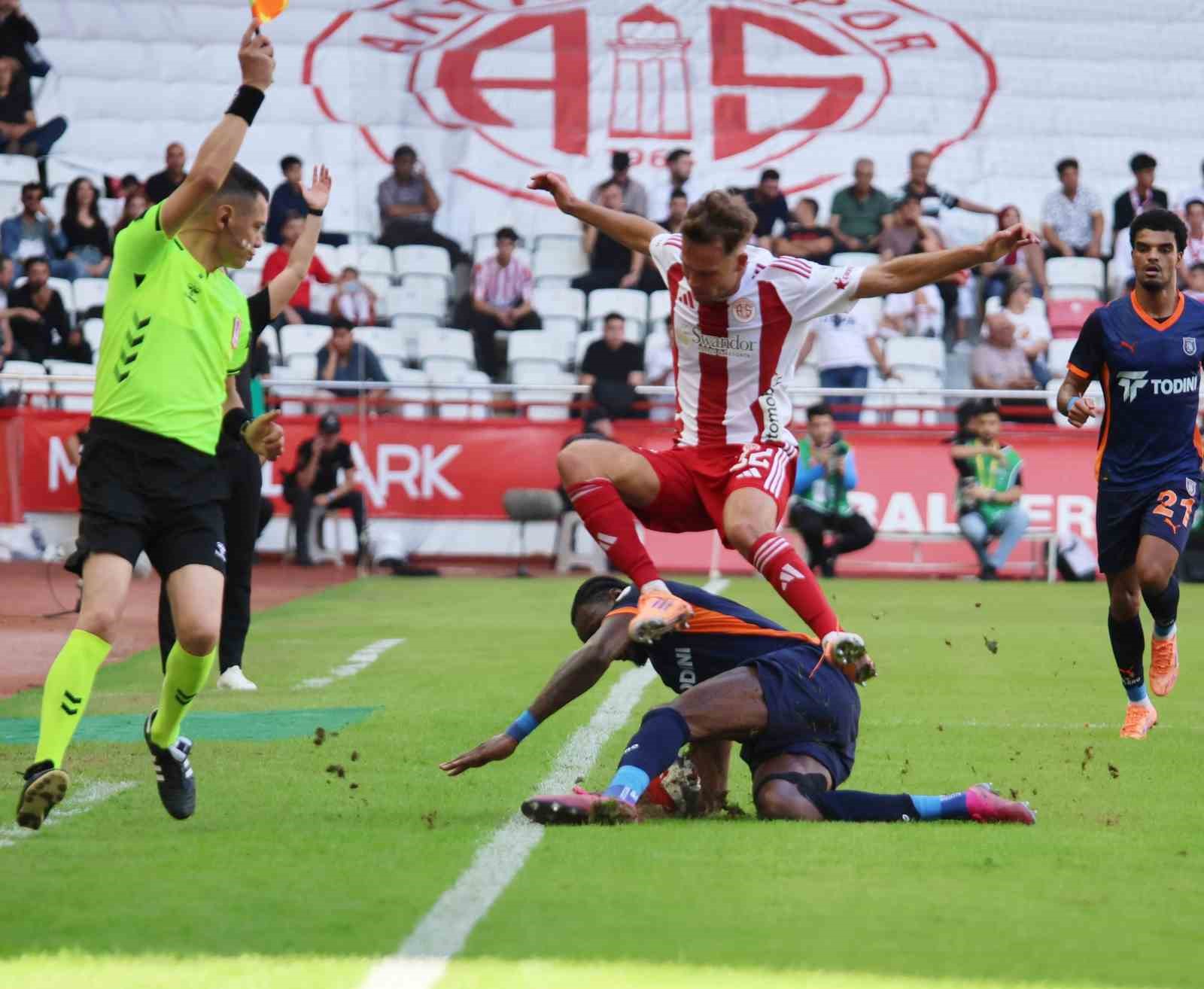 trendyol super lig antalyaspor 0 rams basaksehir 2 ilk yari 9 lYM9MmIc